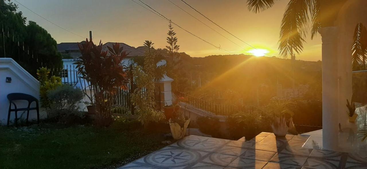 Hill View Vacational Rental 런어웨이베이 외부 사진
